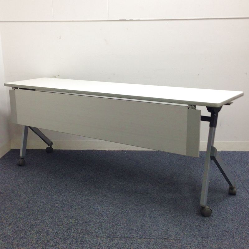 【明るめのニューグレー色】シンプルな1800サイズのスタックテーブル
                        その他シリーズ
                                    中古
            