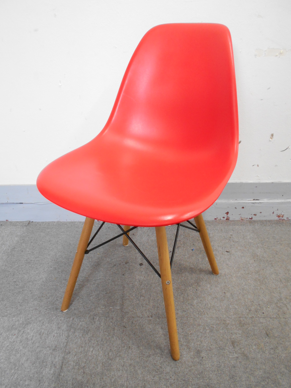 【KS】[情熱のレッドカラー]リプロダクト品　シェルチェア　デザイナーズ家具
                        シェルチェア【リプロダクト品】
                                    中古
            