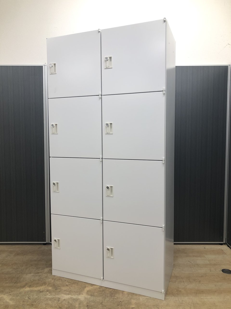 【大人気のホワイトカラー！】内田製・8名用パーソナルロッカー　ダイヤル錠なのでセキュリティ対策もバッチリ！【中古】【オフィス家具】【東京】【大阪】【愛知】【岐阜】
                        HSパーソナル 
                                    中古
            