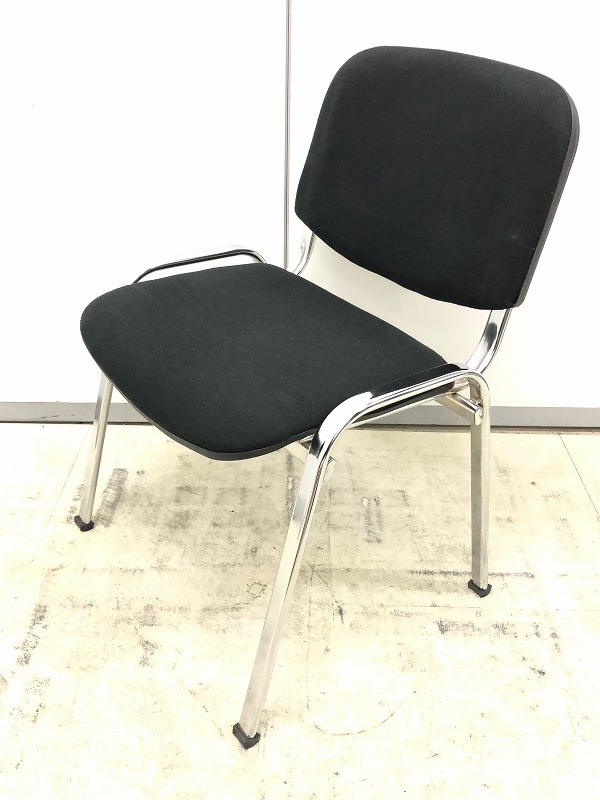 スタッキングチェアなのにクッションが良い！！【スタッキングチェア】
                        　
                                    中古
            