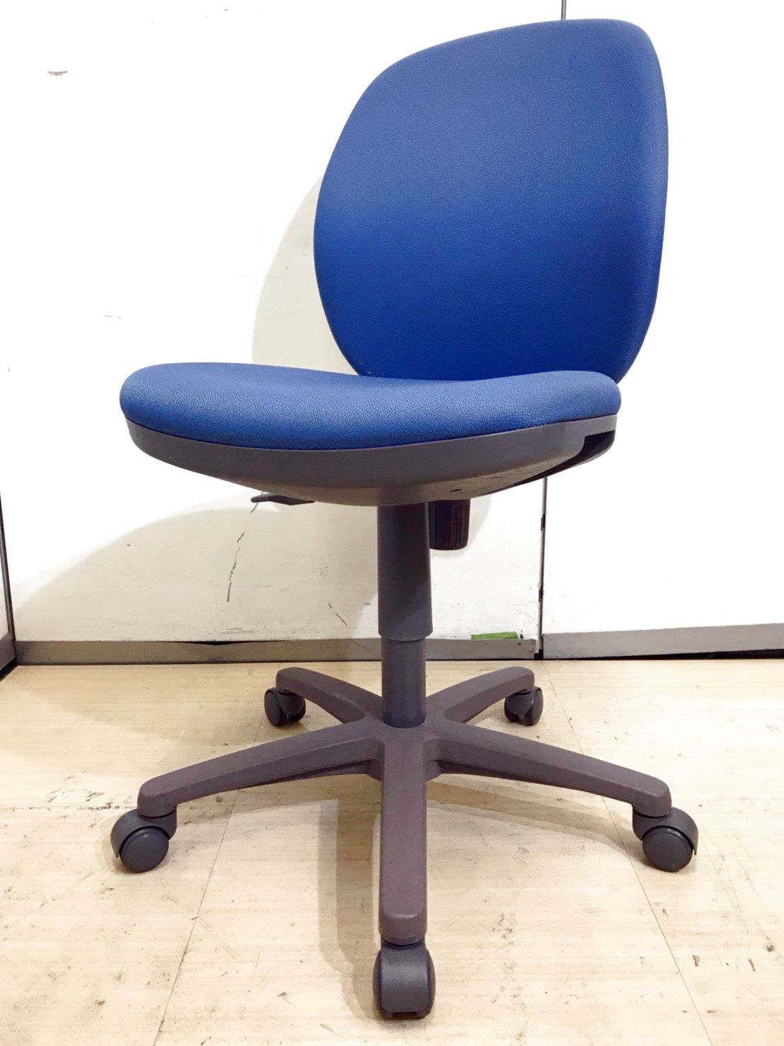 【3脚入荷】コクヨ製品のメディックスチェアの入荷です！価格もお安いチェアになっております！
                        その他シリーズ
                                    中古
            