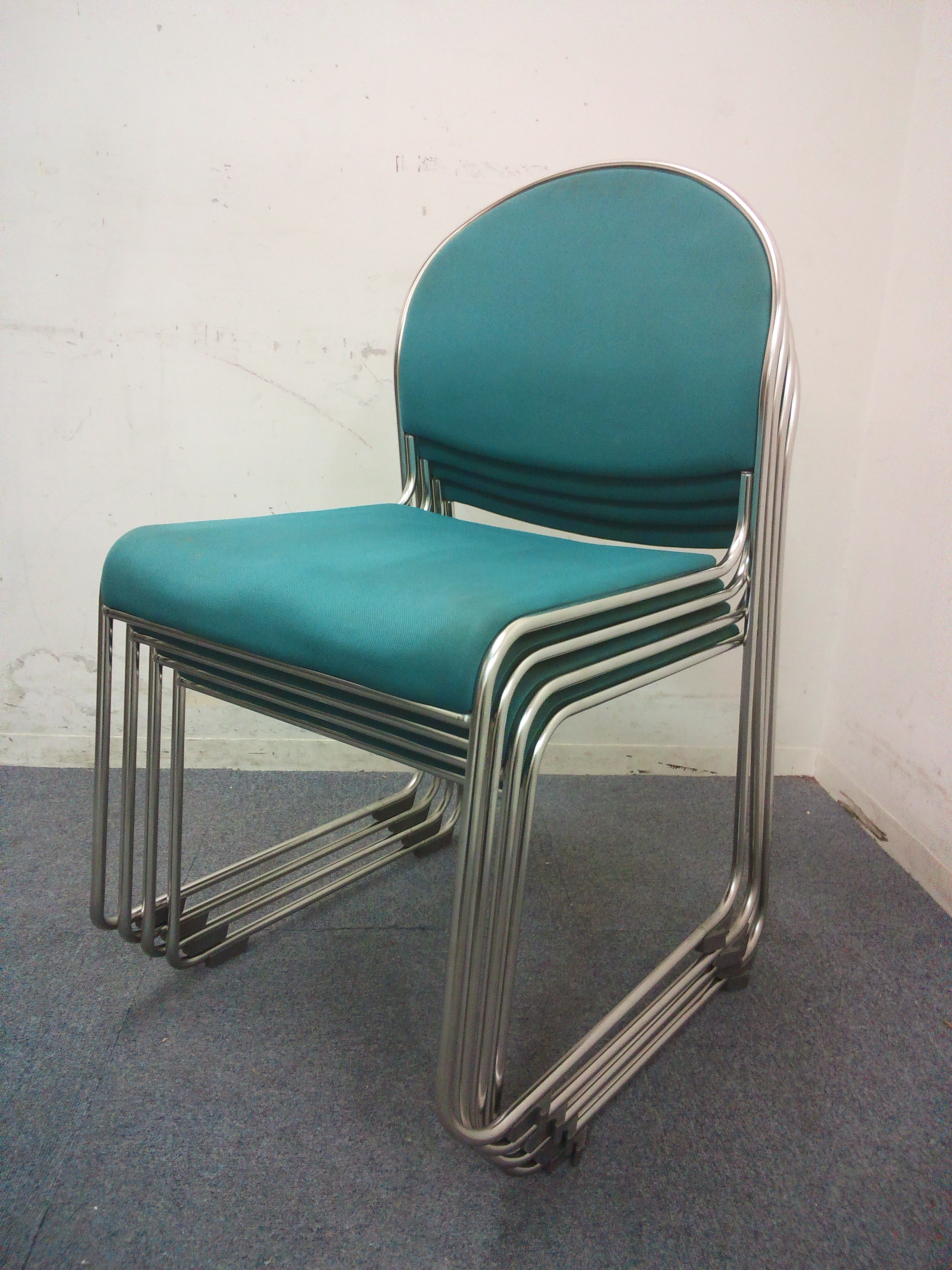 【おつとめ】【セット商品！】コクヨ製スタッキングチェア｜コスト重視の方におすすめです！
                        810 シリーズ
                                    中古
            