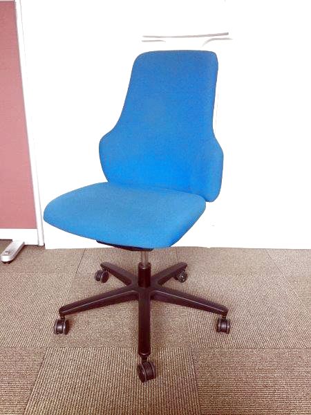 【大量入荷！】オフィスの雰囲気を変える新規性！　空間と親和するデザイン！　【ハンガー付き】
                        Gufo
                                    中古
            