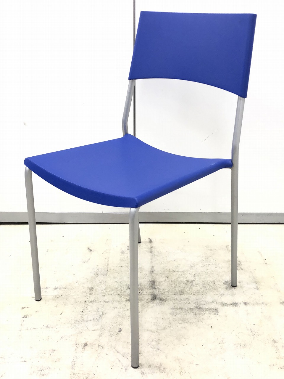 【50％OFF！！】【ロットで揃う！！】フロリダチェア！シルエットがシュッとしておしゃれ！！また、汚れてもお手入れ簡単です！！
                        フロリダ
                                    中古
            