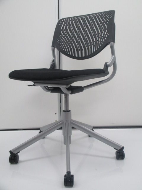 【クリーニング実施済み◎】オカムラ製のルナチェア 上下昇降機能付き◎
                        ルナ
                                    中古
            