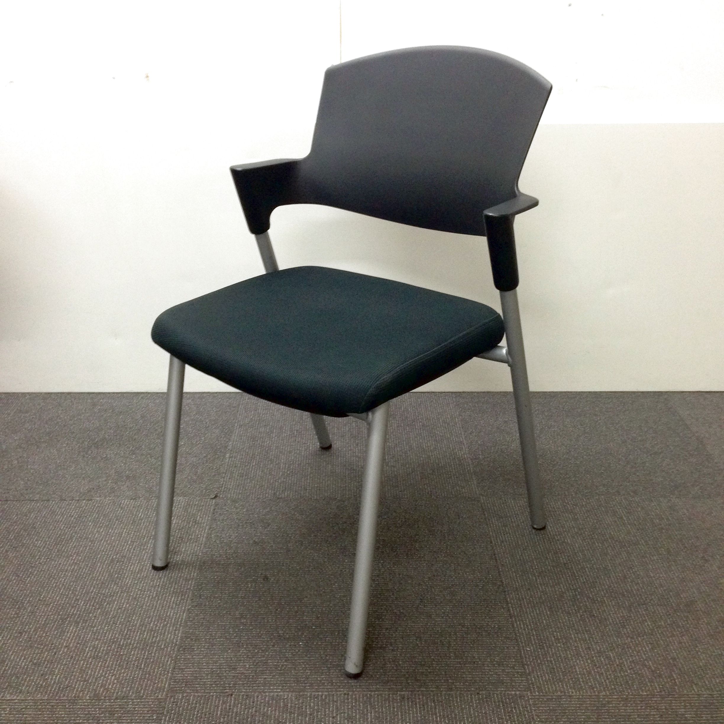 【残り2脚】大人気！コクヨの会議用チェア！売れに売れてます！
                        プロッティ
                                    中古
            