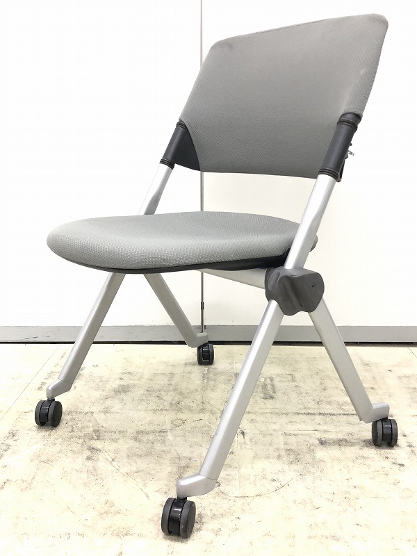 【クリーニング済み商品！！】背もたれに珍しくリクライニング機能を備え、ネスティング、スタッキングどちらでも収納可能な商品です！！
                        リータ
                                    中古
            