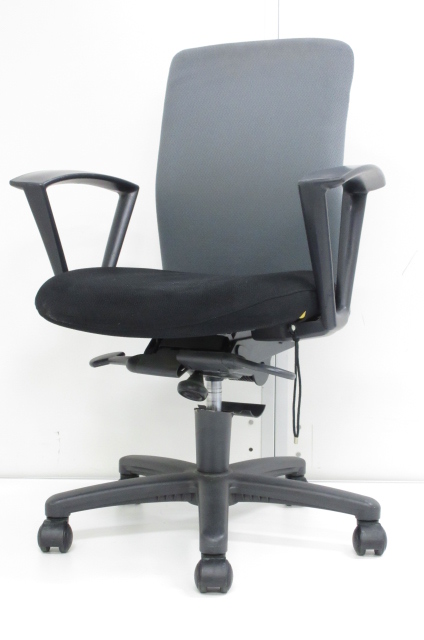 【ラスト1脚!!特価価格!!】人気のループ肘、グレー×ブラックのオフィスチェア!!【若干の使用感有りのためお得!!】
                        ブロス
                                    中古
            