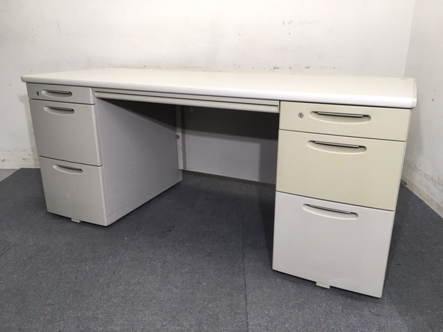 【8台入荷】オカムラ製　SD-eシリーズ｜W1600サイズの両袖机入荷致しました！作業スペースバッチリです！
                        SD-eデスクシステム
                                    中古
            