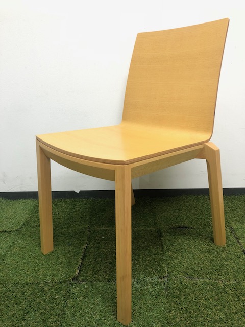 【12脚入荷】オフィスのコミュニケーションエリアやレクリエーションエリア、またパブリックスペースなど様々なシチュエーションで活躍!!

                        アルタ
                                    中古
            