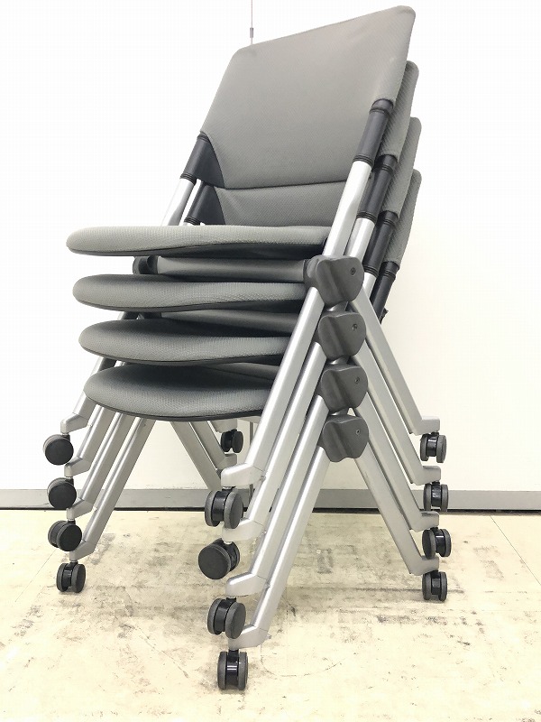 【クリーニング済み商品！！】【4脚セット販売です！！】背もたれに珍しくリクライニング機能を備え、ネスティング、スタッキングどちらでも収納可能な商品です！！
                        リータ
                                    中古
            