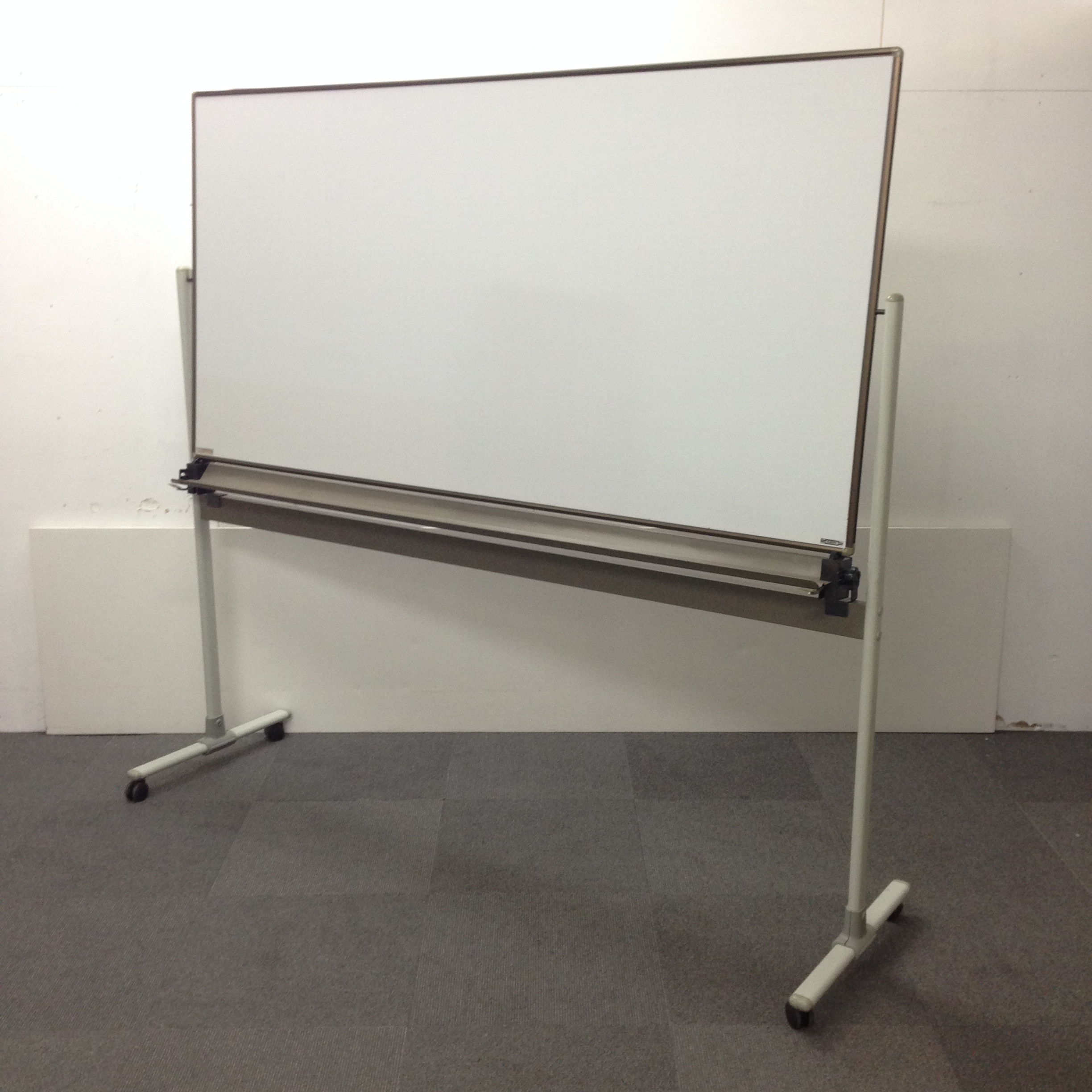 【限定1台入荷】たっぷり書けるW1800の定番ホワイトボードが入荷致しました☆
                        その他シリーズ
                                    中古
            