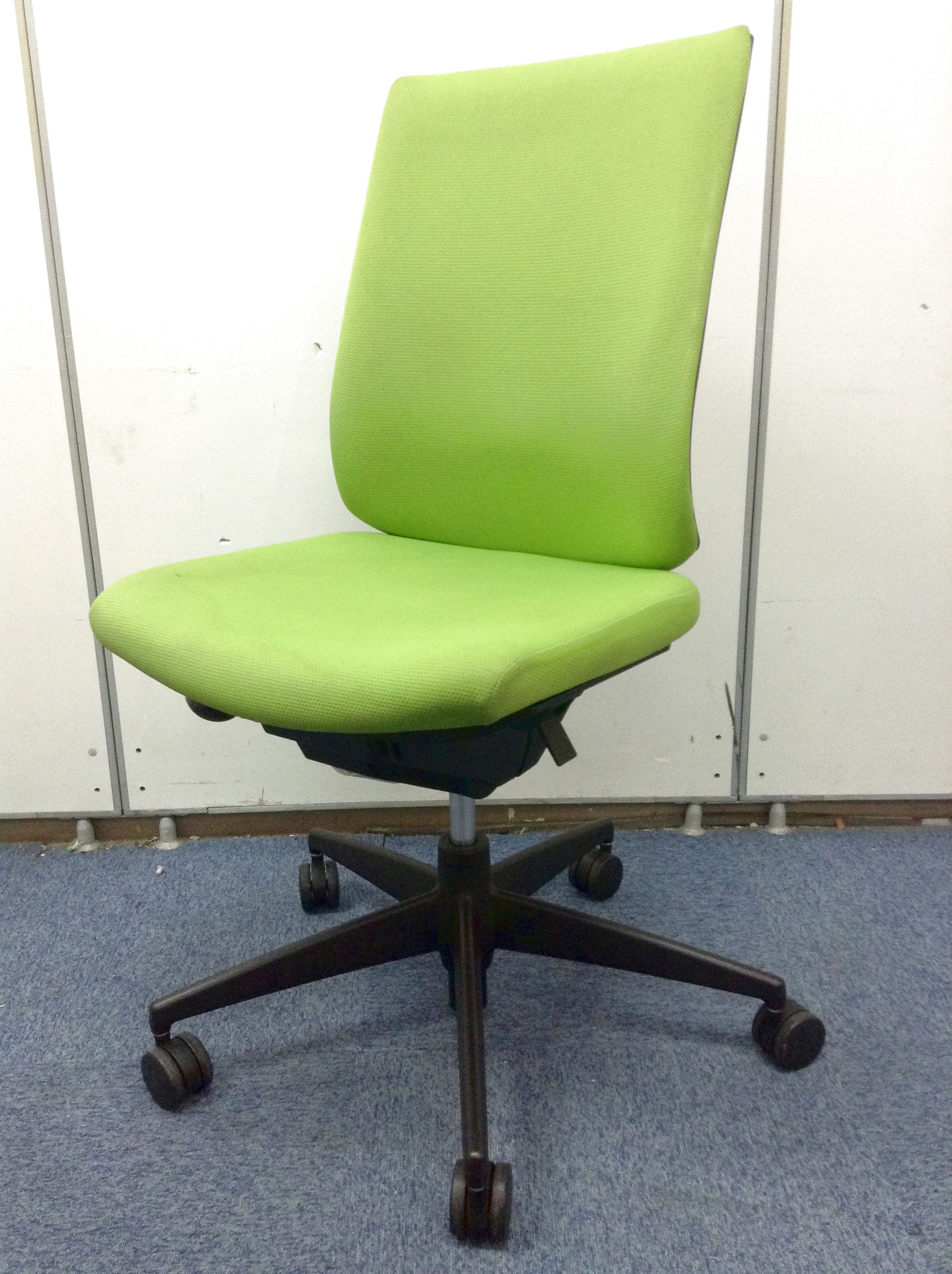 【体にぴったりフィット!】コクヨ製│　ウィザード　明るい色でオフィスも明るく!
                        ウィザード
                                    中古
            