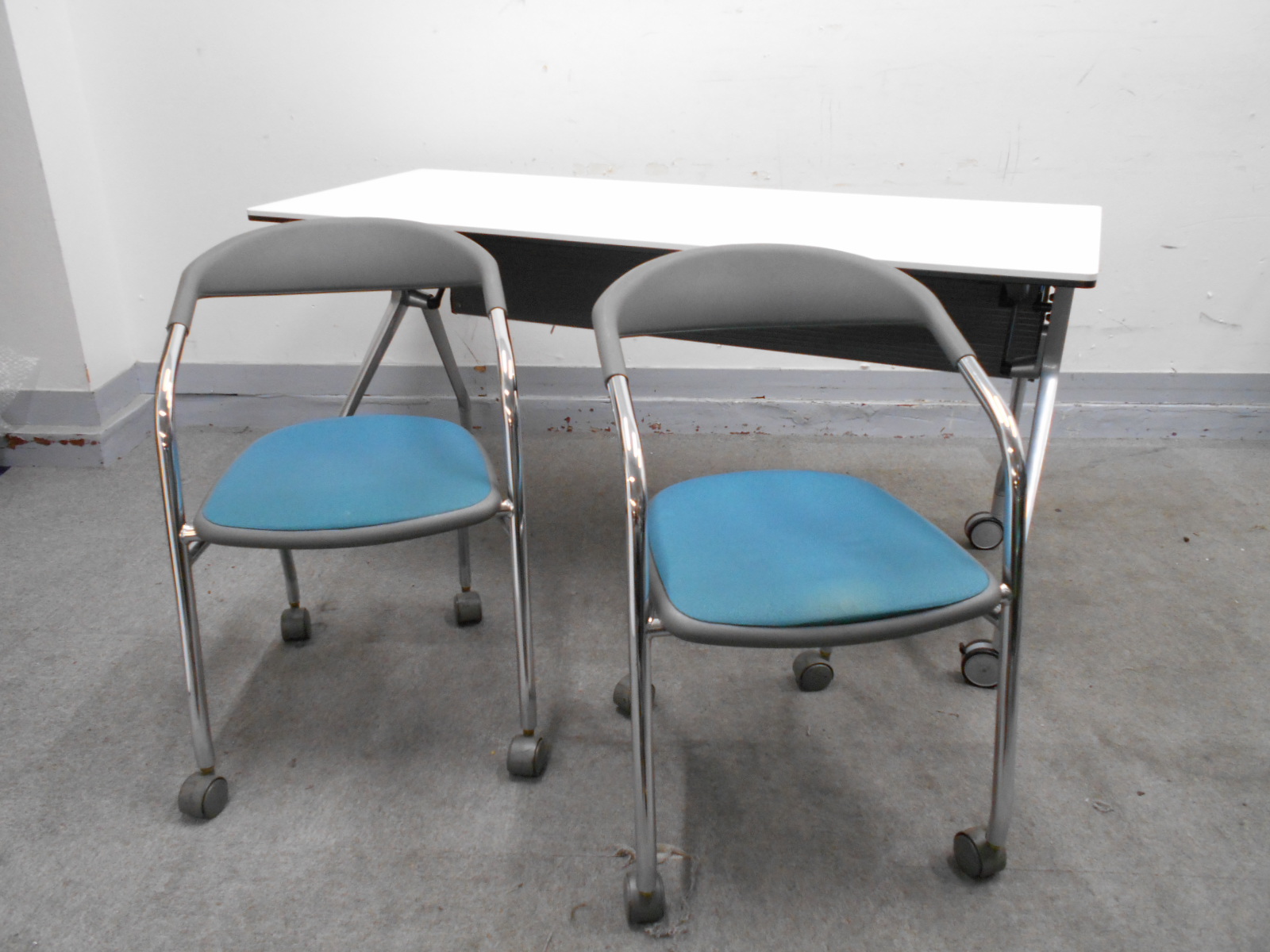 【KS】【すぐに使えるテーブル＋チェアセット！】オカムラ製＋ナイキ製！　すぐに使えるお得なセットです！
                        インターアクトNT
                                    中古
            