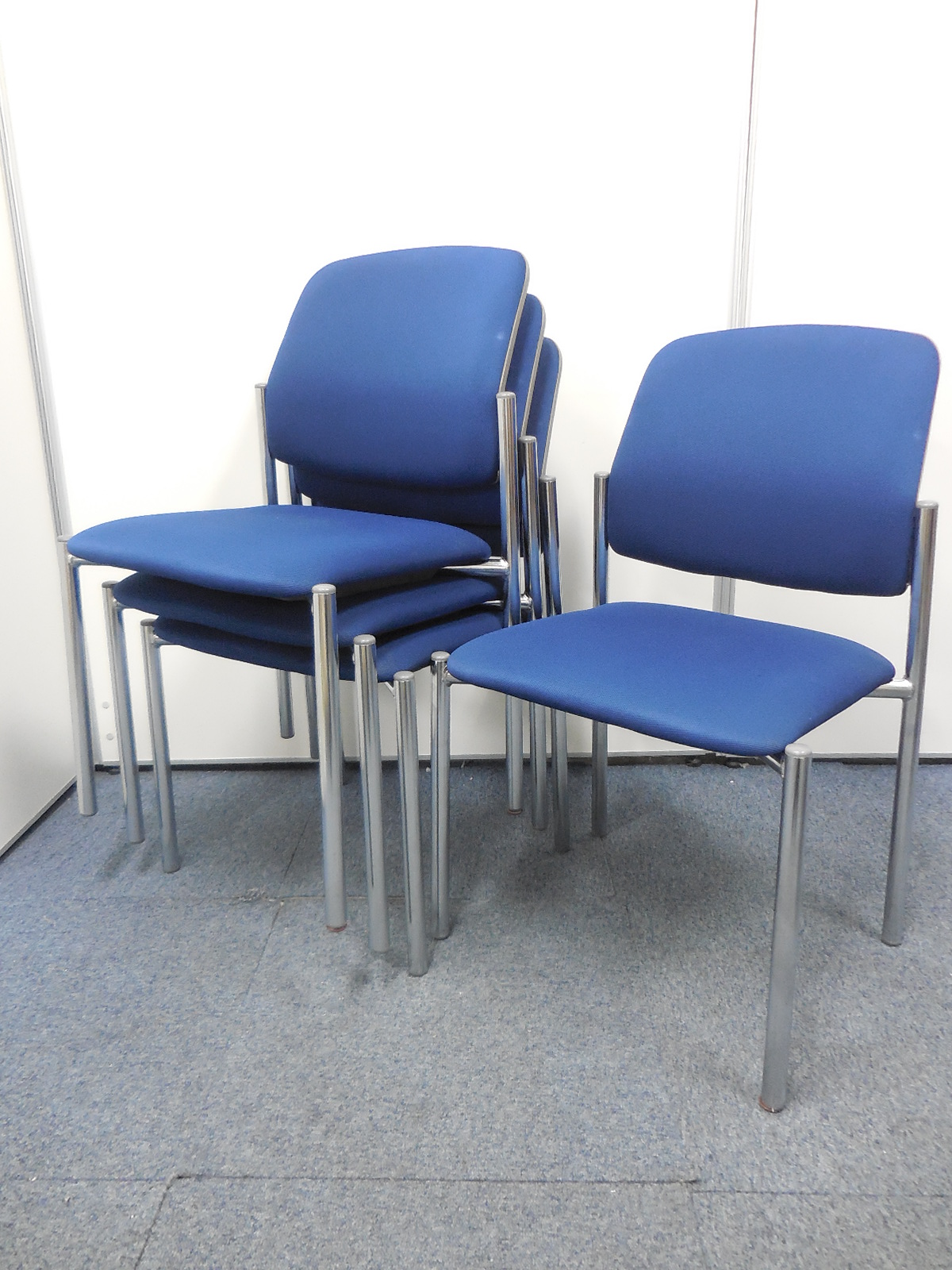 【セット価格10％オフ！】イトーキ製鮮やかなブルーカラー！スタッキングチェア！
                        その他シリーズ
                                    中古
            