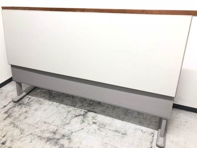 3名掛け可能｜研修室や会議室で重宝されるサイドスタックテーブル｜キャスター付き＋キャスターロック機能付き！
                        その他シリーズ
                                    中古
            