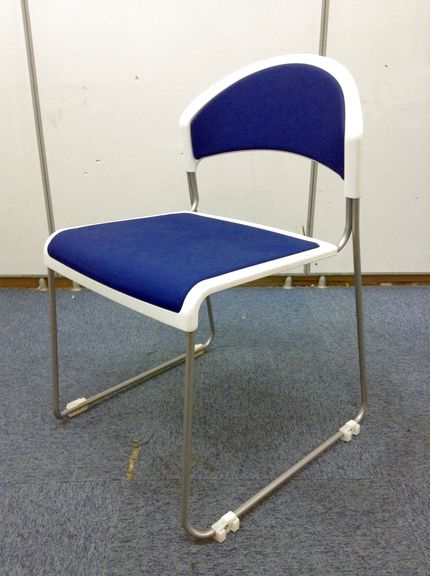 【新古品になります】ウチダ製　スタッキングチェア　美品
                        MP-140シリーズ
                                    新古品
            