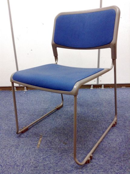 【20脚大量入荷致しました!】ウチダ製　定番デザインスタッキングチェア
                        その他シリーズ
                                    中古
            