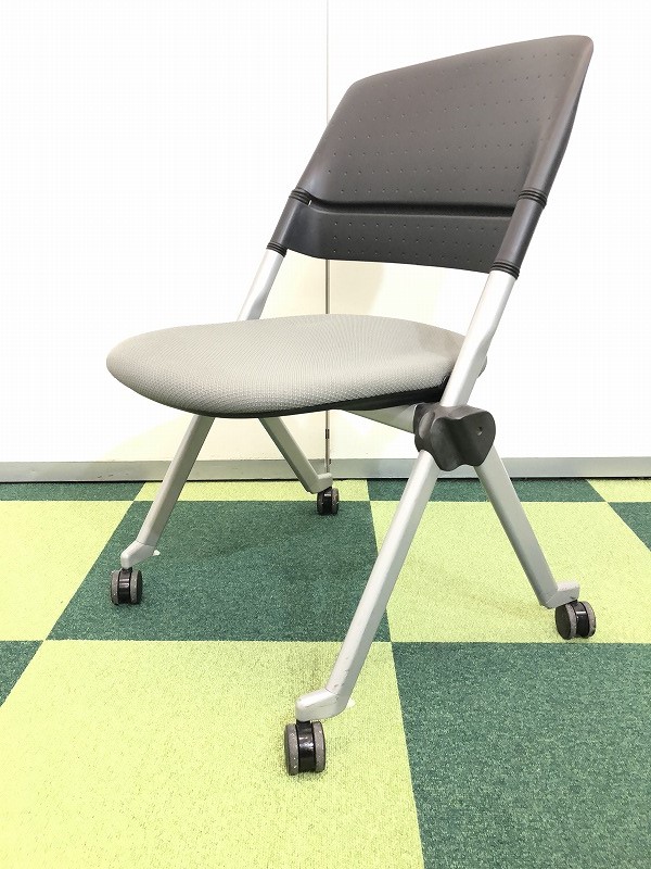 リクライニングをする部分が不良の為、売り切り価格でご奉仕！！【おつとめ品】
                        リータ
                                    中古
            