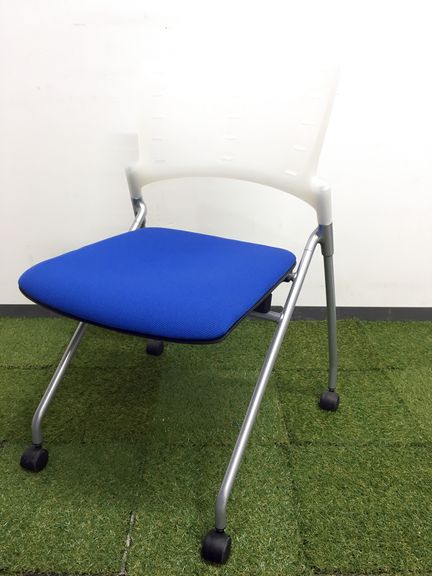 イトーキ製　マノスシリーズのネスティングチェア　トップメーカーなので品質も安心です！
                        マノス
                                    中古
            