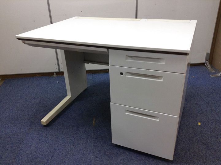 【大人気ホワイト色で清潔感漂うオフィスを】オカムラ製　高さ720mm
                        アイエス
                                    中古
            