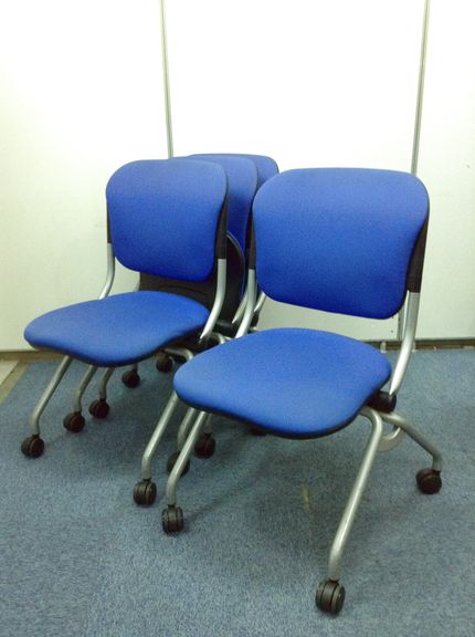 【4脚セット!】良品のネスティングチェア!　ブルー色で合わせやすい!
                        その他シリーズ
                                    中古
            