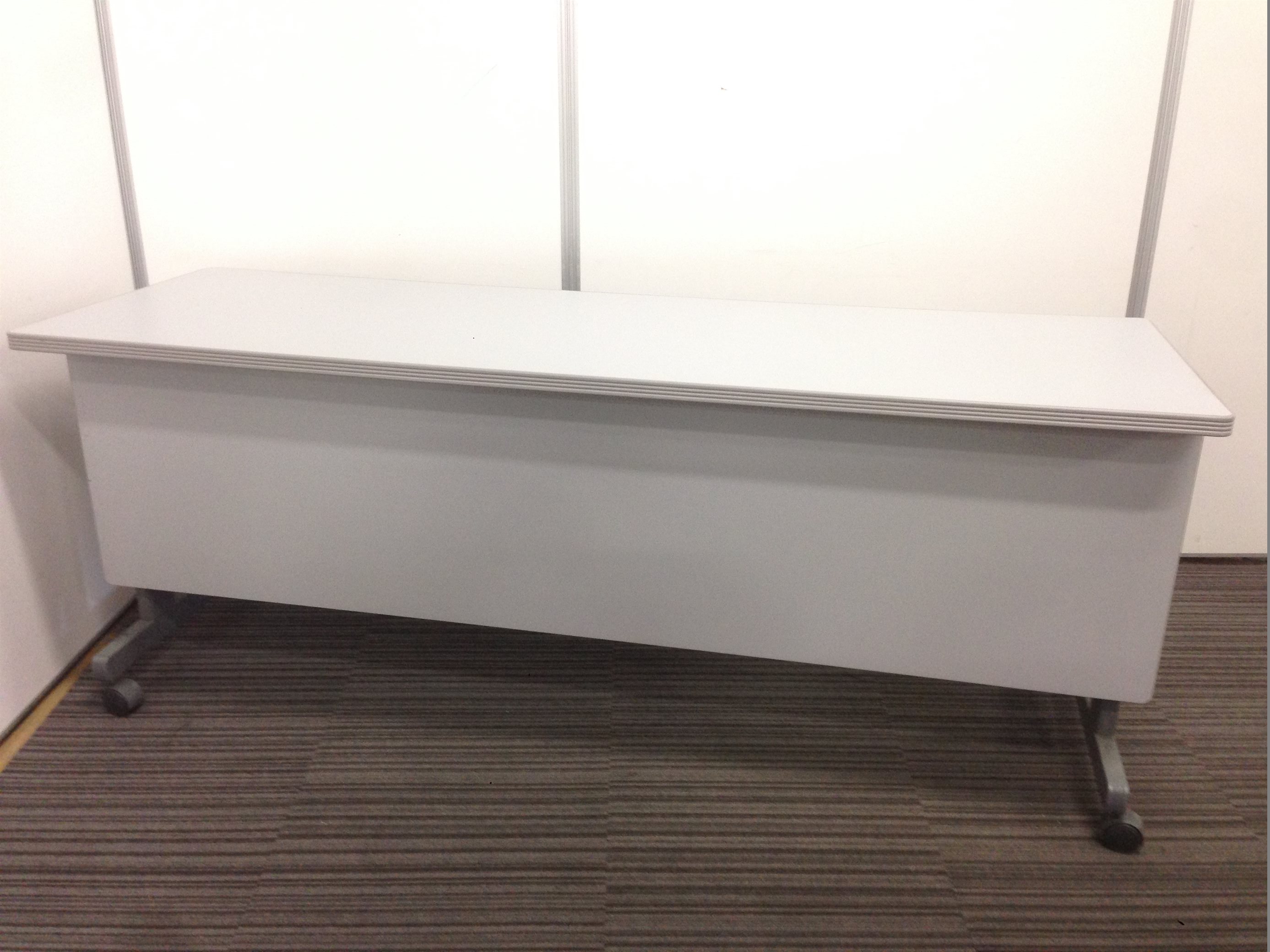 【2台入荷！】W1800のサイドスタックテーブル！幕板付で女性も安心！【イトーキ製！】
                        その他シリーズ
                                    中古
            