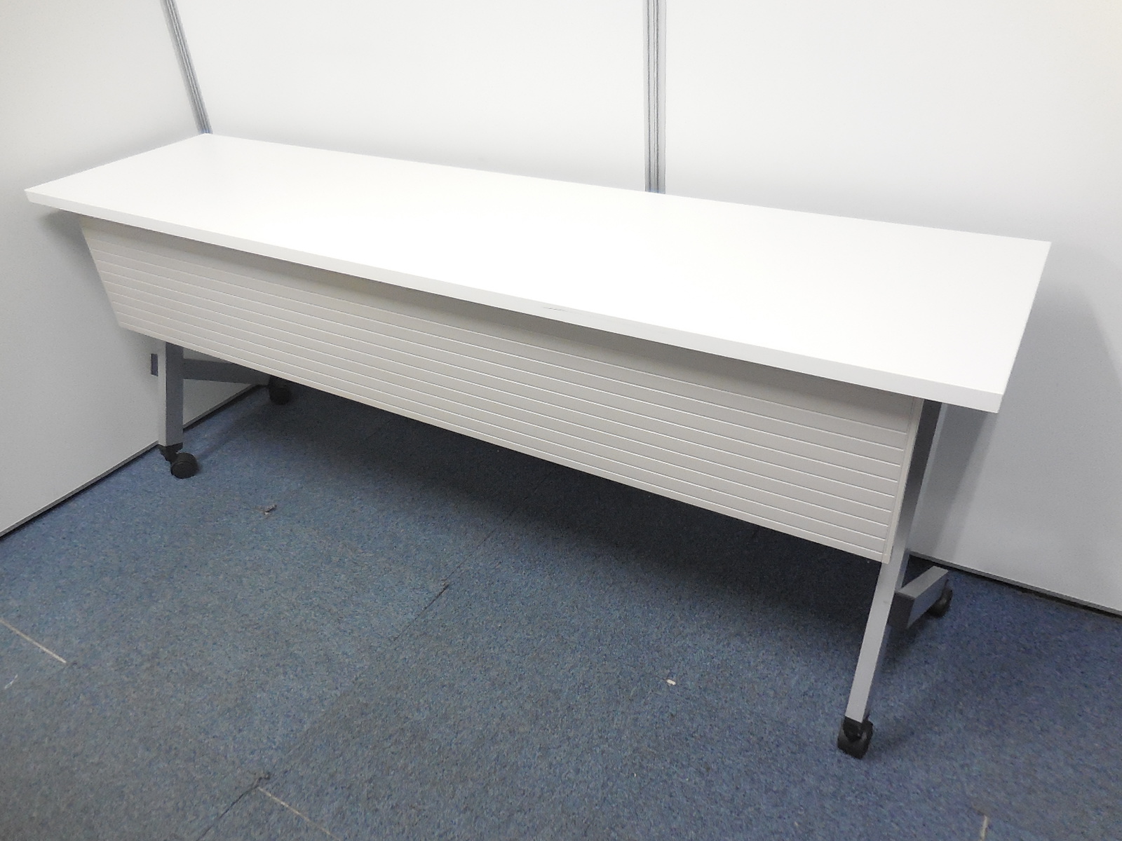 【2015年製造！】【6台入荷！】内田洋行製の平行スタックテーブル　◆PLATTE　◆ホワイト
                        プラッテ
                                    中古
            