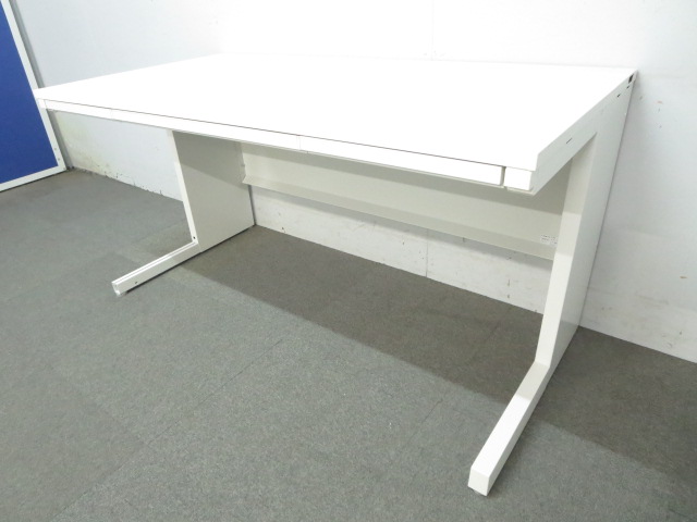 【幅広サイズで作業効率アップ！】■SCAENA(スカエナ)シリーズ　平デスク　W1400mm■【スッキリとしたホワイトカラー！】
                        スカエナ
                                    中古
            