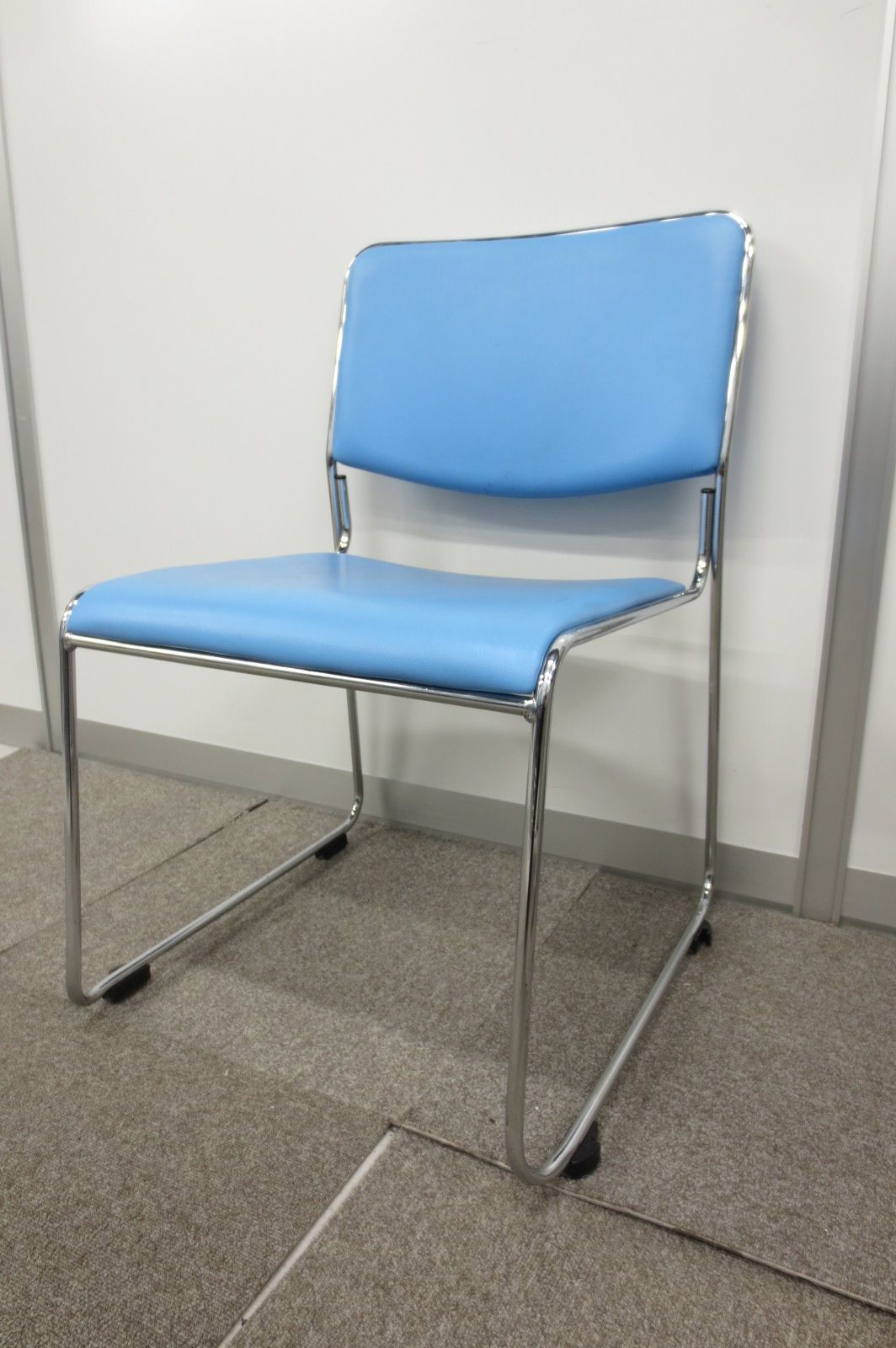 【入れ替え特価】お手軽な価格のスタッキングチェアです【爽やかなブルー色】
                        その他シリーズ
                                    中古
            