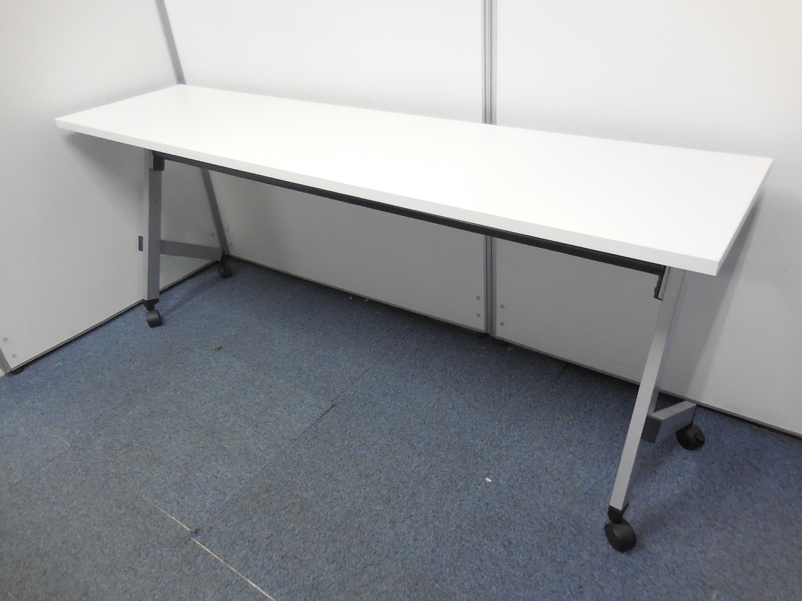 【2014年製造！】【4台入荷】幕板なしの平行スタックテーブルが入荷致しました！
                        プラッテ
                                    中古
            