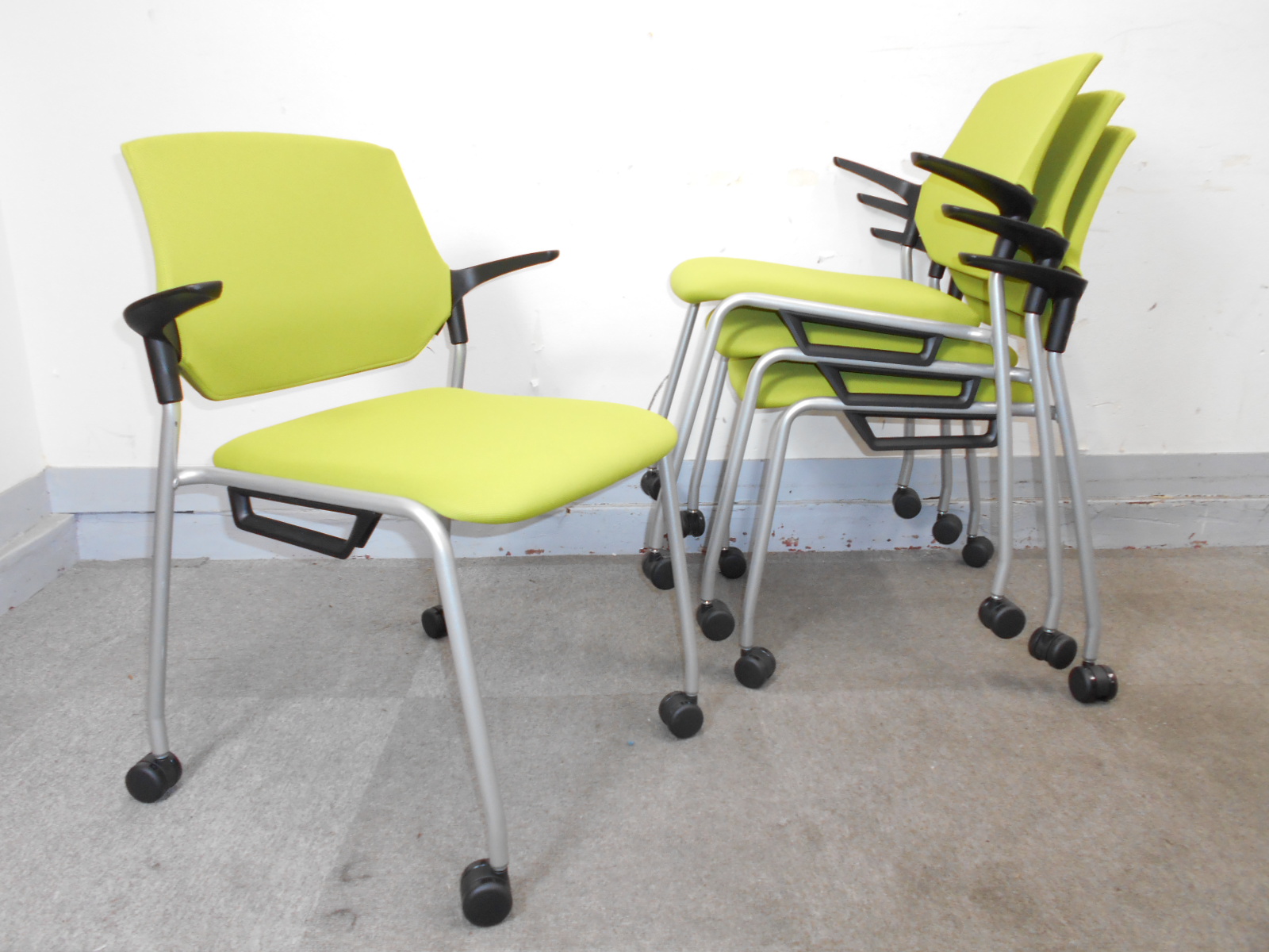 【KS】[お得な四脚セット]イトーキ　ステンザチェア　肘とキャスターがつぃてるので使いやすくてとってお便利！
                        ステンザ
                                    中古
            