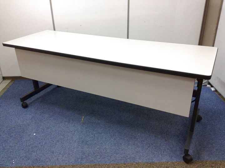 【流行のスタックテーブル】コクヨ製　しっかりした造りになっております!
                        その他シリーズ
                                    中古
            