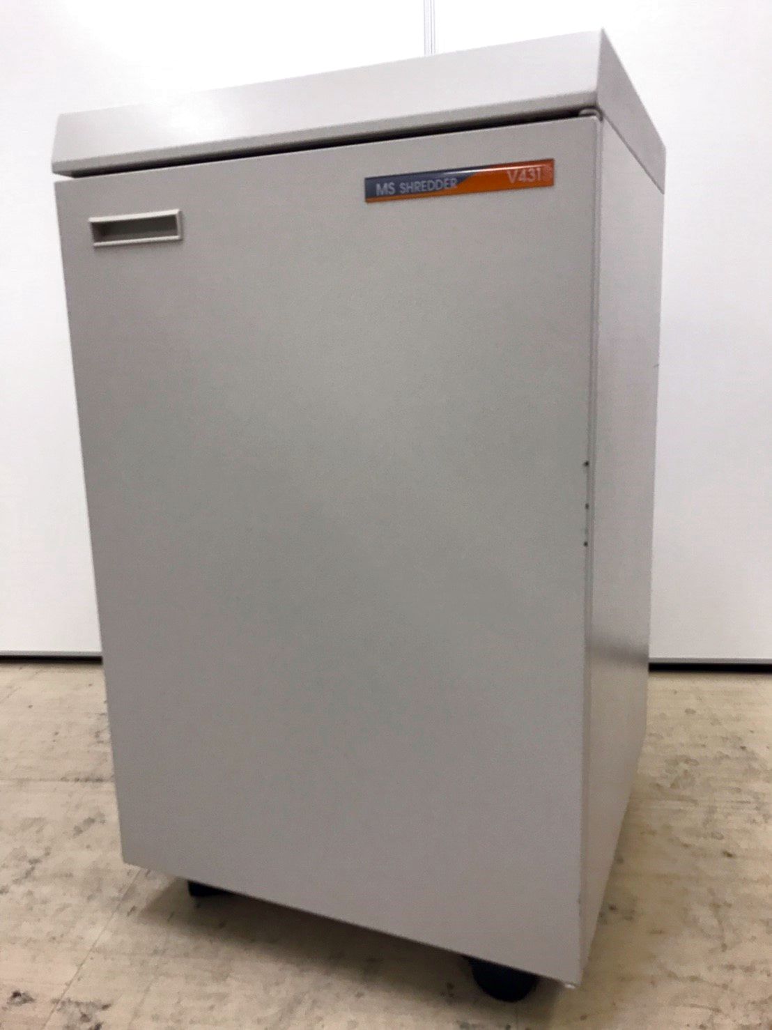 【1台入荷】収納力抜群のオフィスシュレッダーの入荷です！業務用になりますので、容量も大きいです！
                        その他シリーズ
                                    中古
            