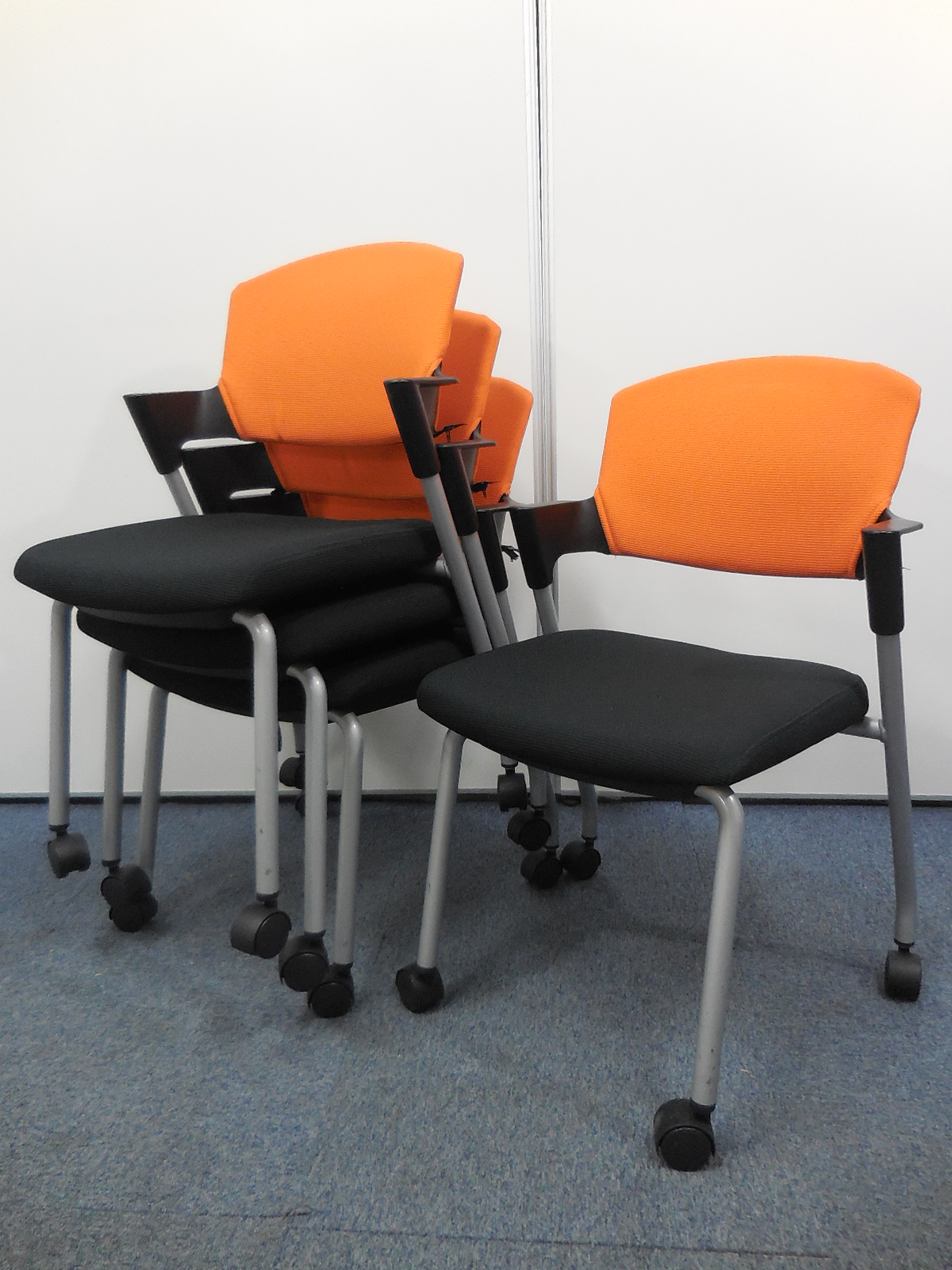 【セット価格10％オフ！】人気シリーズのミーティングチェア4脚セットでお得！
                        プロッティ
                                    中古
            