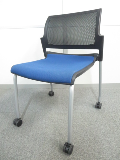 【スタイリッシュなデザイン！】■ウチダ　スタッキングチェア　ブルー【水平・垂直2種類の収納可能】ネスティングチェア
                        その他シリーズ
                                    中古
            