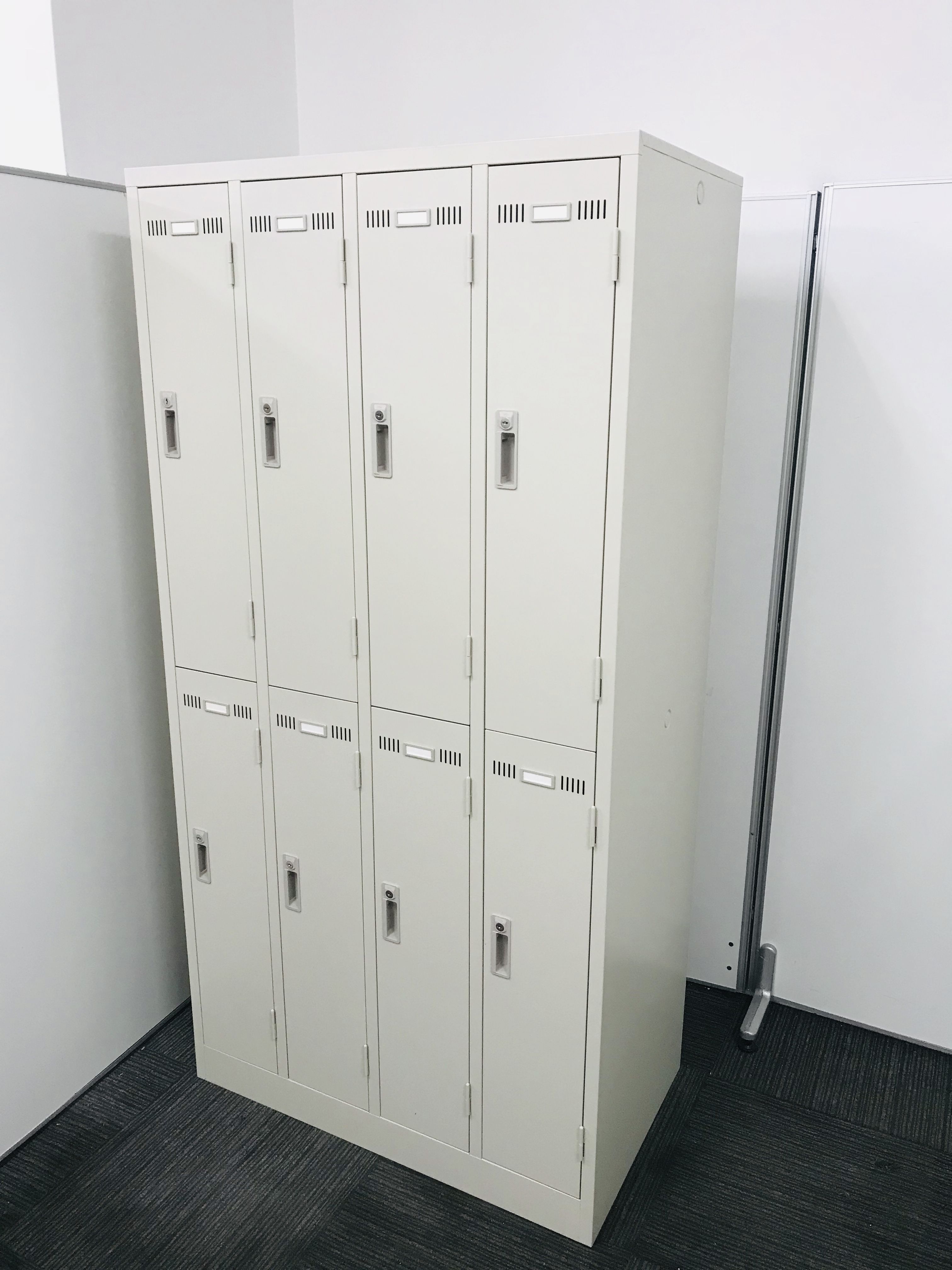 【1台限定緊急入荷！！】8人用ロッカー　ニューグレーカラーでどんなオフィスにも合います使えます！
                        ＳＬＫロッカー
                                    中古
            