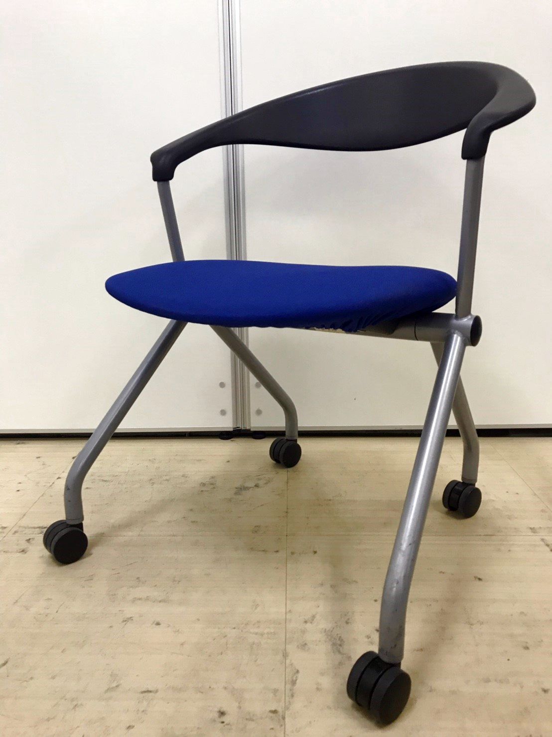 【4脚入荷】内田製品のミーティングチェアの入荷です！デザインもおしゃれなチェアになっております！
                        その他シリーズ
                                    中古
            