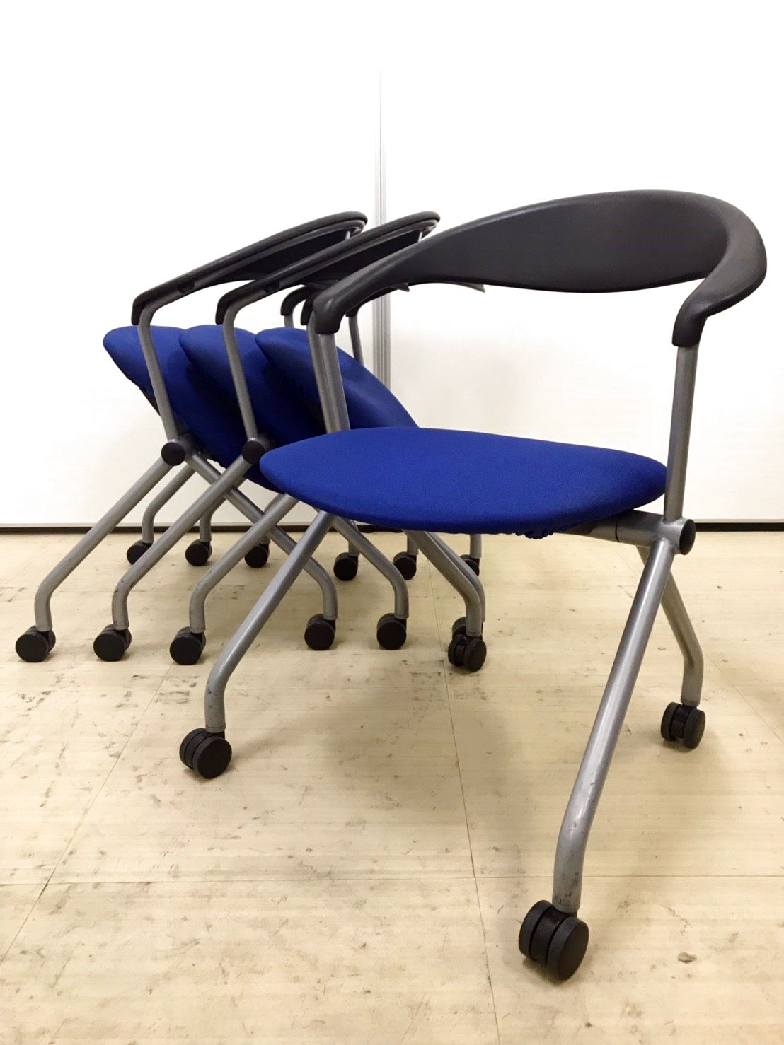 【4脚セット販売】ブーメラン型のミーティングチェアになっております！国内有名メーカーの内田製品の商品ですので、耐久性も抜群です！
                        その他シリーズ
                                    中古
            