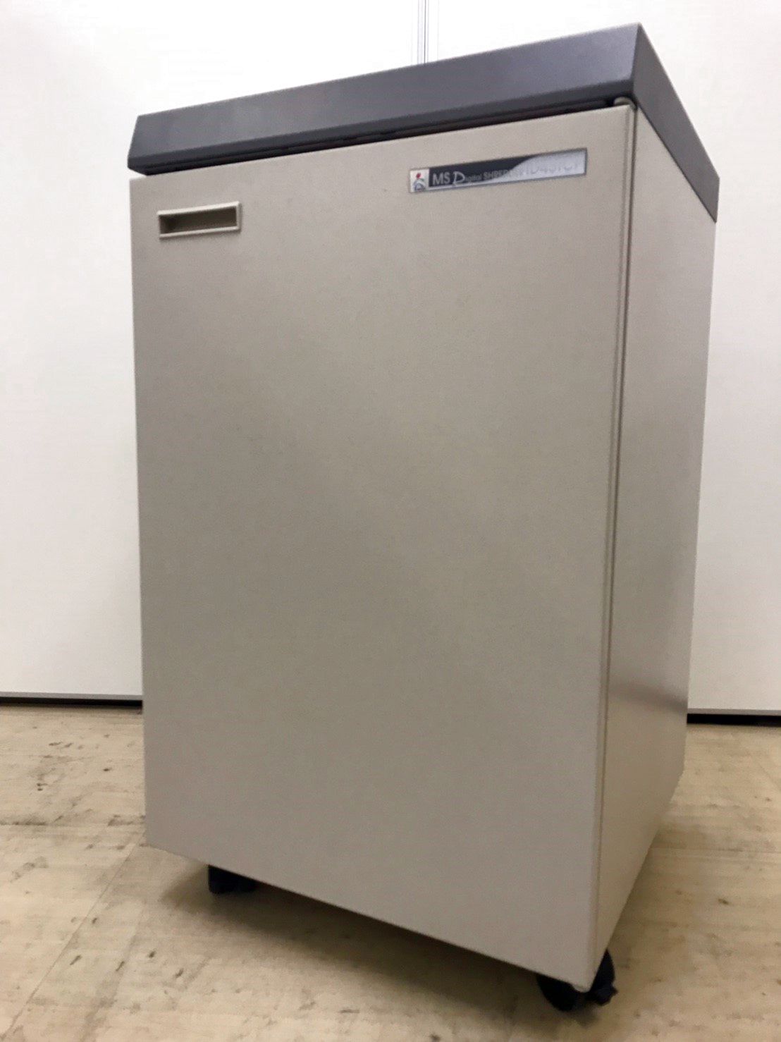 【1台入荷】明光商会製　個人情報処理でオフィスに1台必需品！！
                        その他シリーズ
                                    中古
            