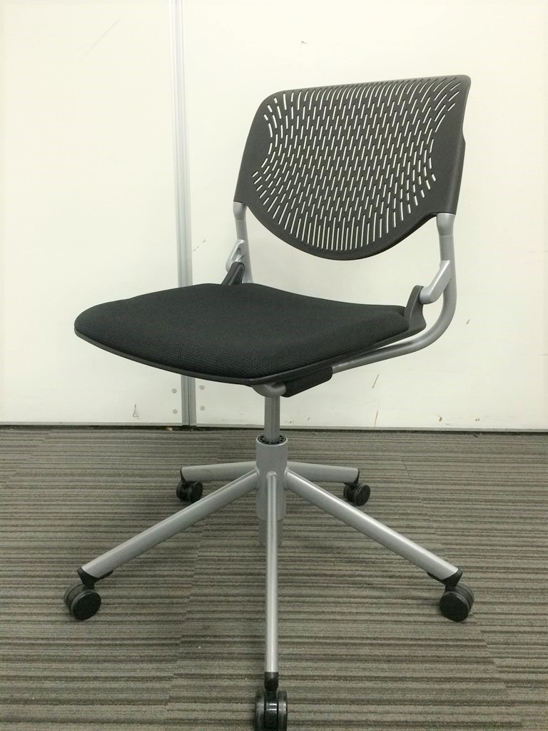 【オシャレ】ミーティングチェア　オカムラ(okamura)製 Runa(ルナ)シリーズ｜定価65,000円以上の商品がこの価格！
                        その他シリーズ
                                    中古
            