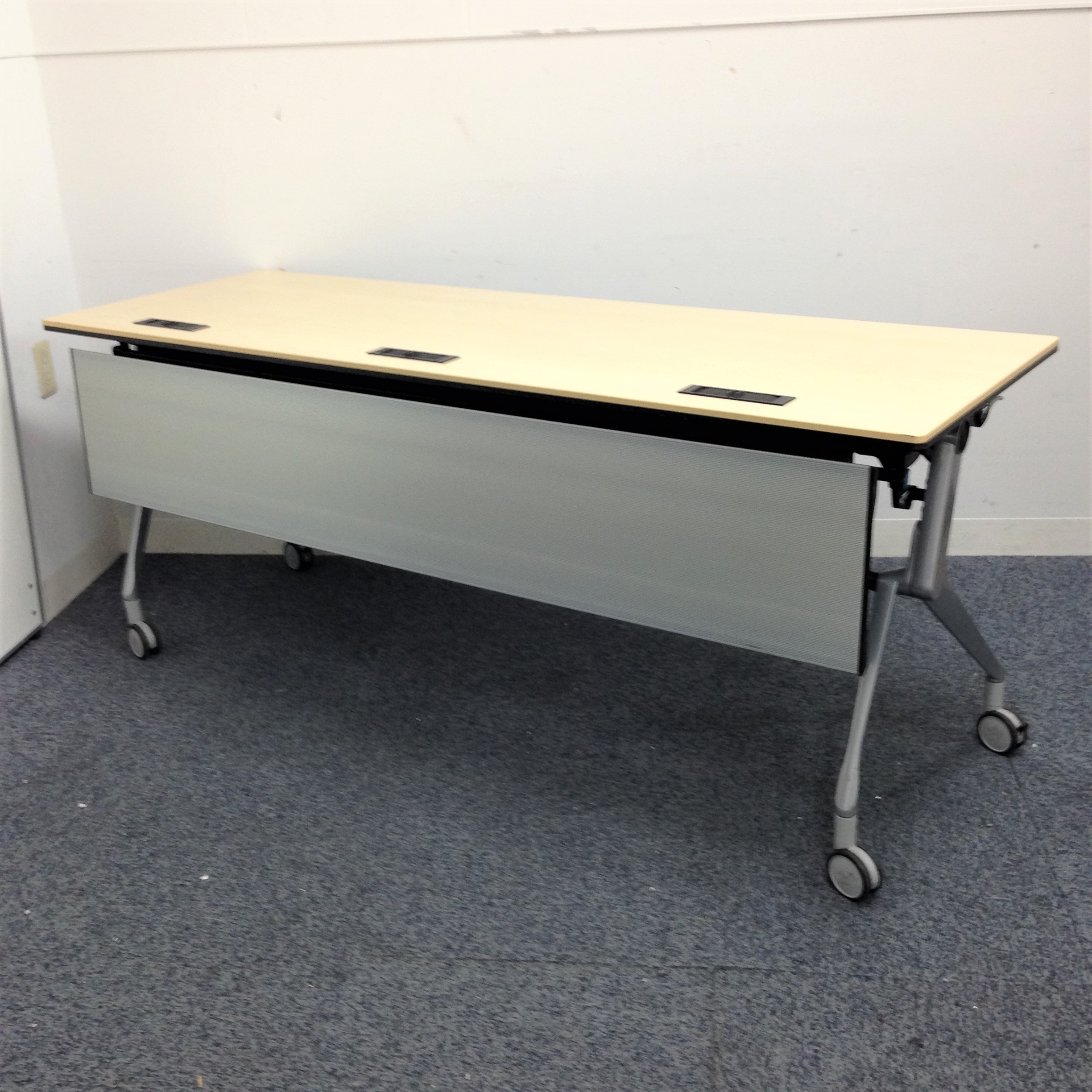 【在庫入れ替え価格】【配線孔・幕板付き！】iFデザイン賞2007　平行ネスティングタイプで収納もかさばらず！【おつとめ】【17,800円→7,800円】
                        インターアクトNT
                                    中古
            