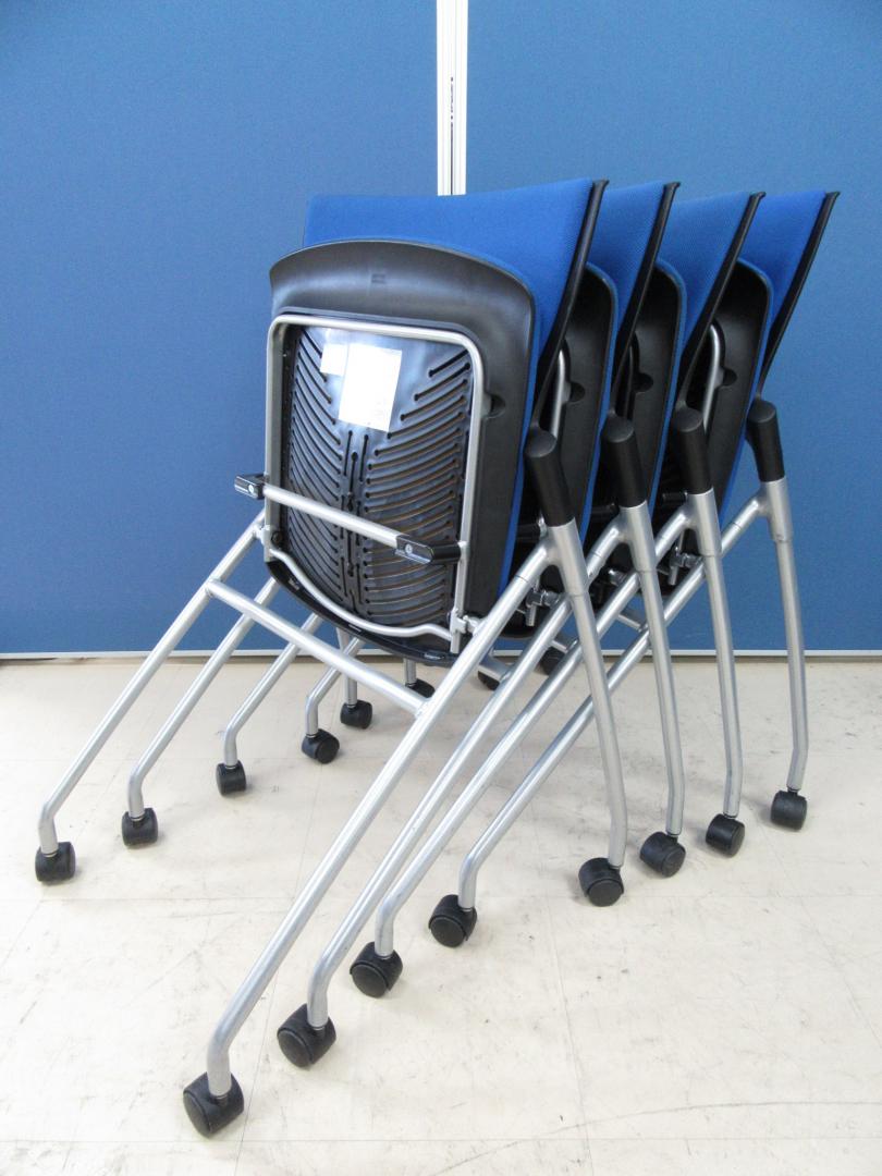 【お得な4脚セットのご案内です!!】使用しない時は重ねて収納が可能です!!【研修用にオススメ!!】
                        マノス
                                    中古
            