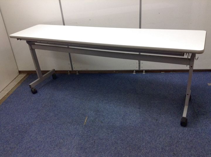 【良品!】スタックテーブル6台入荷致しました!　シンプルデザイン
                        特に無し
                                    中古
            