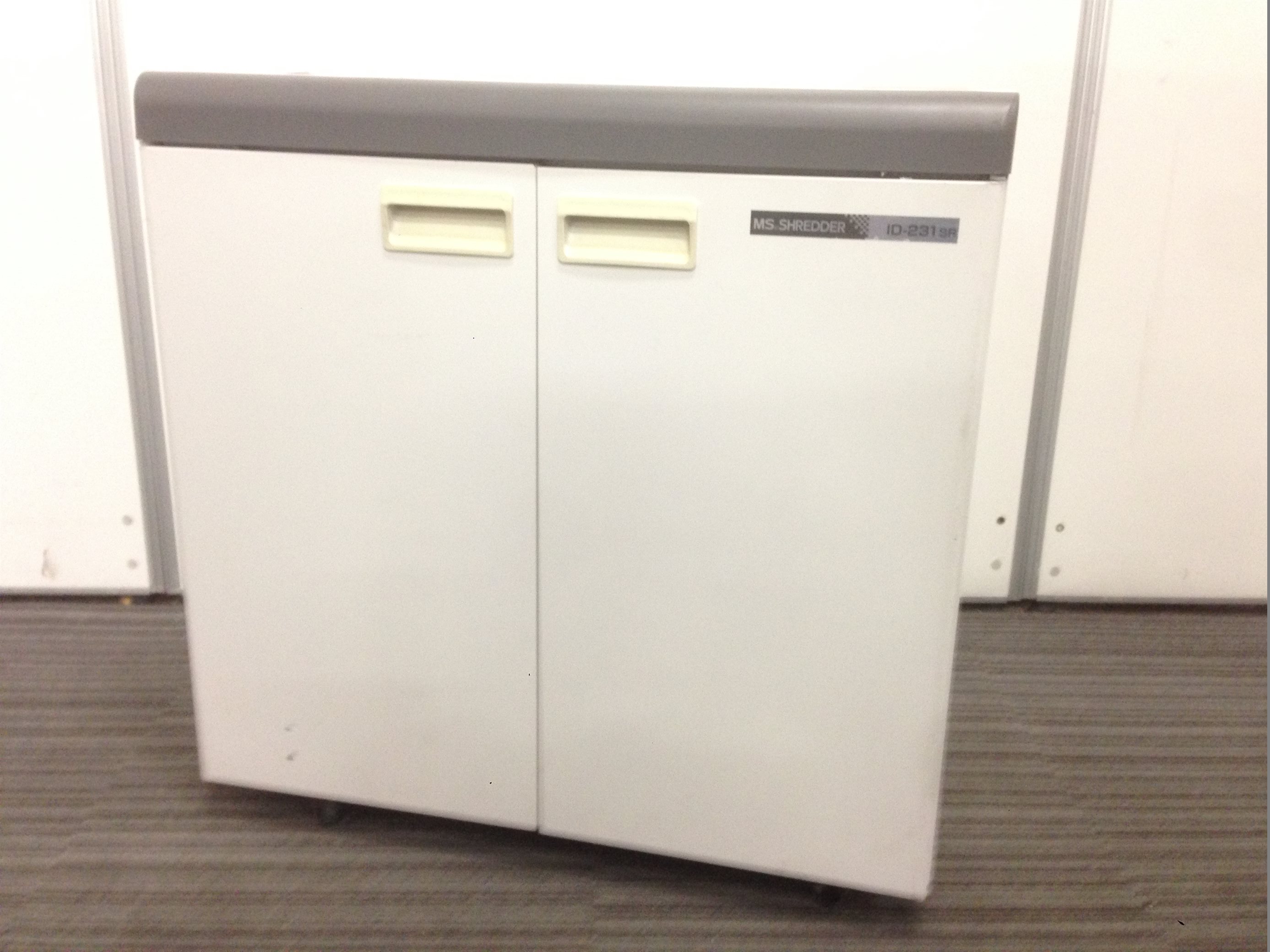 スペースの節約に！コンパクトなシュレッダー！【明光商会製！】
                        IDシリーズ
                                    中古
            