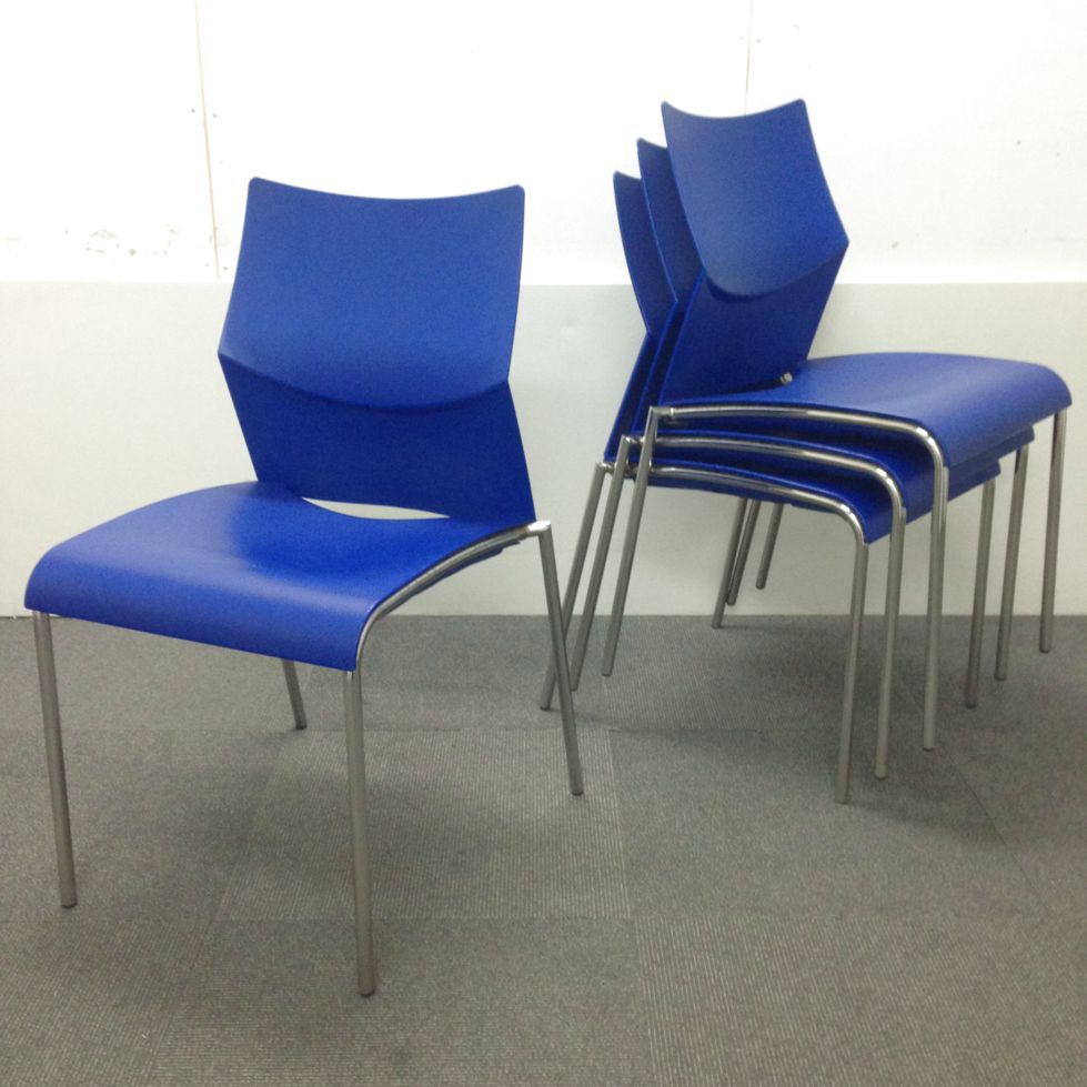 【4脚セット商品！】相合家具製☆スタイリッシュなチェア！お買い得です☆
                        -
                                    中古
            