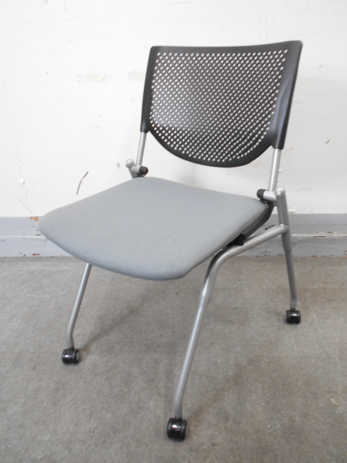 【KS】[落ち着きあるグレーカラー]オカムラ　プロスタック　キャスター付きなので移動も簡単！
                        プロスタック
                                    中古
            