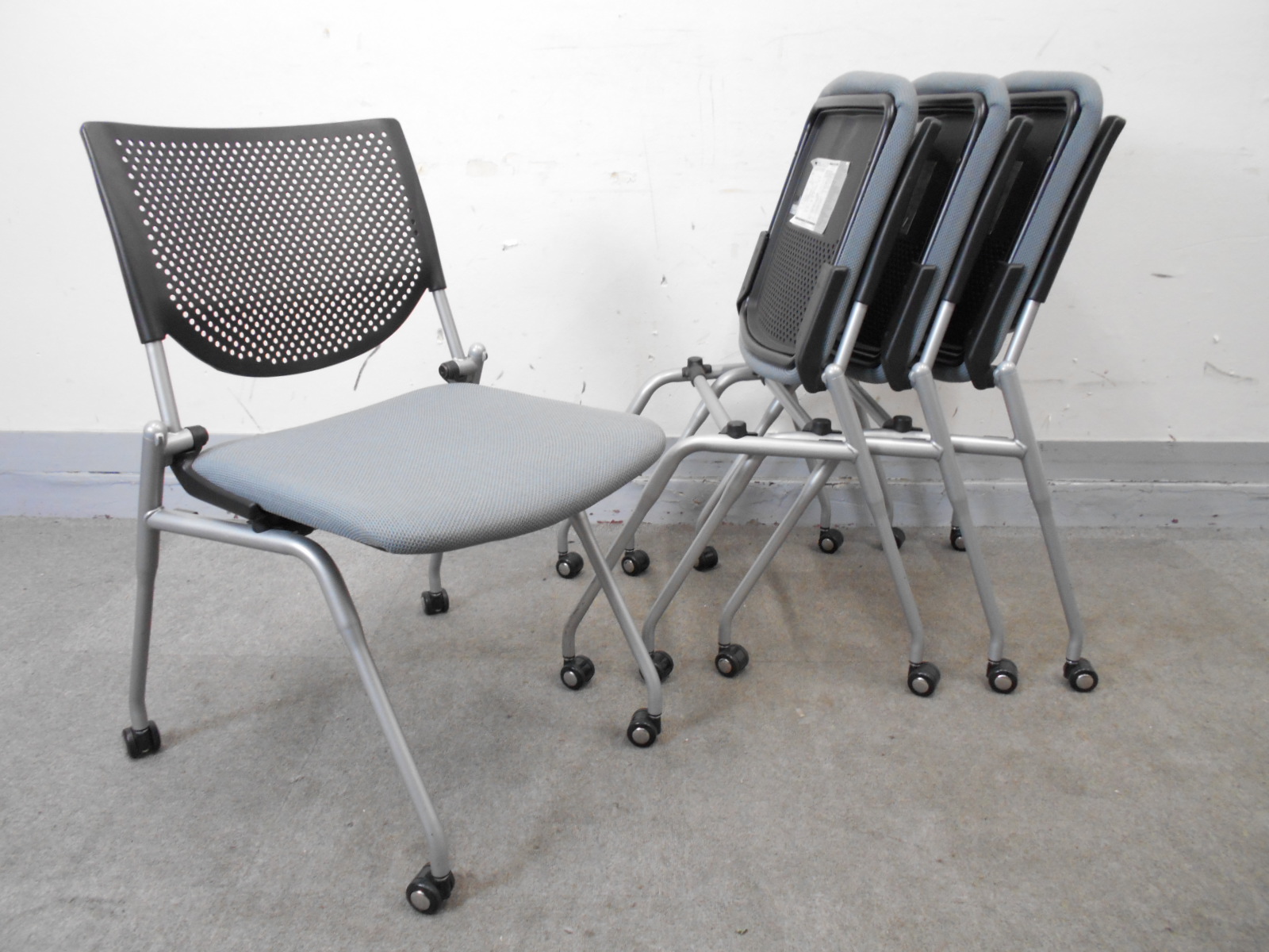 【KS】[お得な四脚セット]オカムラ　プロスタック　グレー　キャスター付きなので移動も簡単
                        プロスタック
                                    中古
            