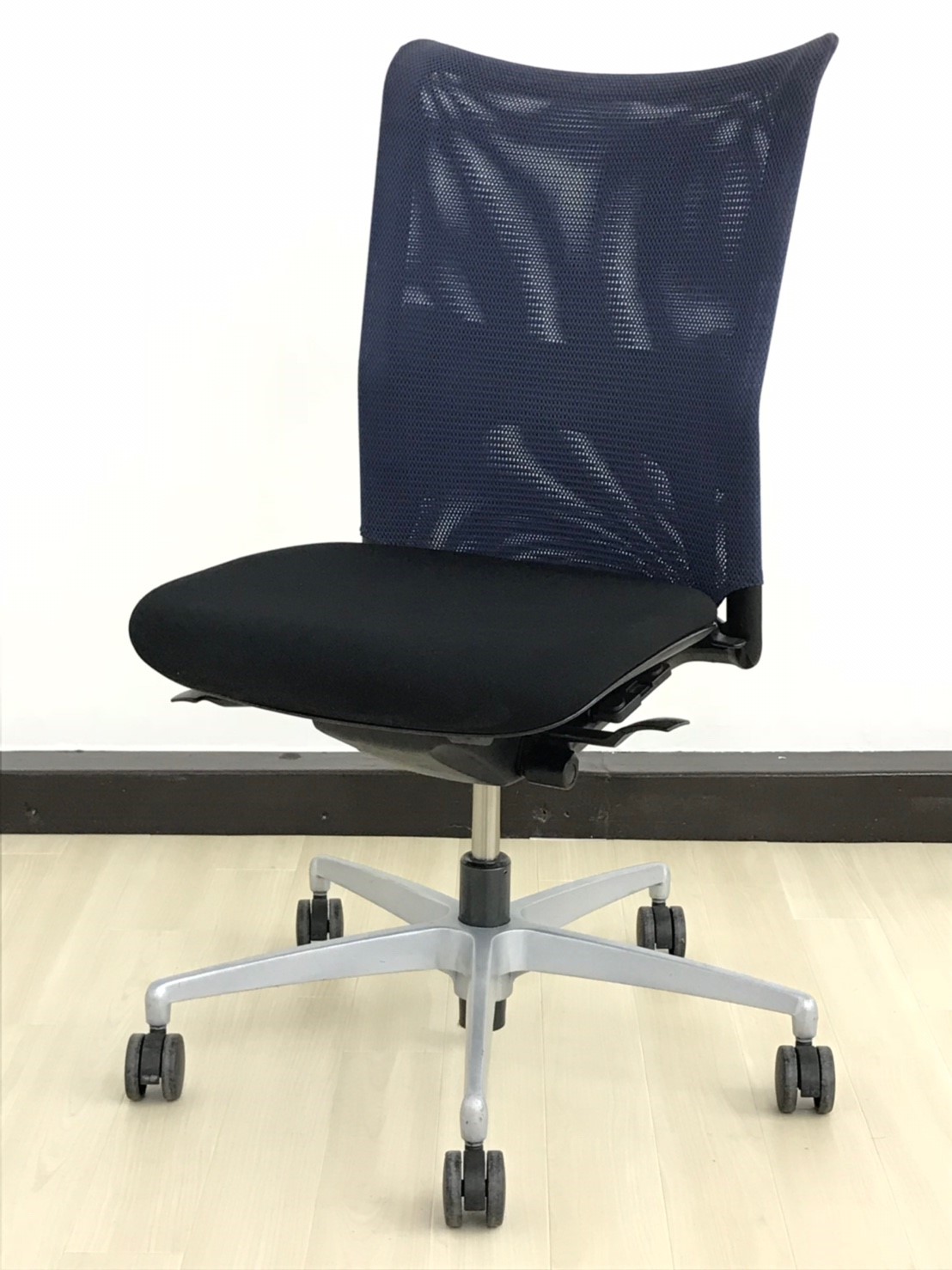 【若干背もたれメッシュ部に破れ有の為、特価品！】あのプラオαが何と、10,000円切りました！
                        プラオα
                                    中古
            