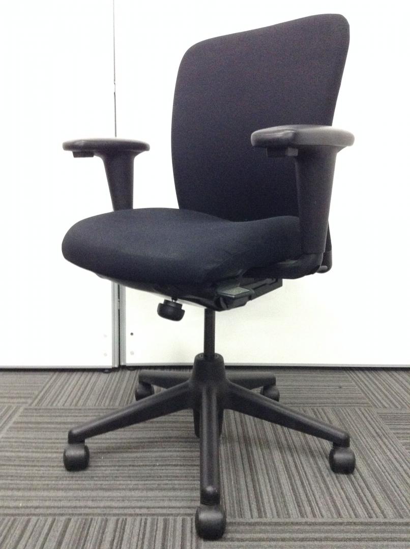 【大人気シックなブラック色】ヘイワース製　世界3大オフィス家具メーカーです
                        -
                                    中古
            